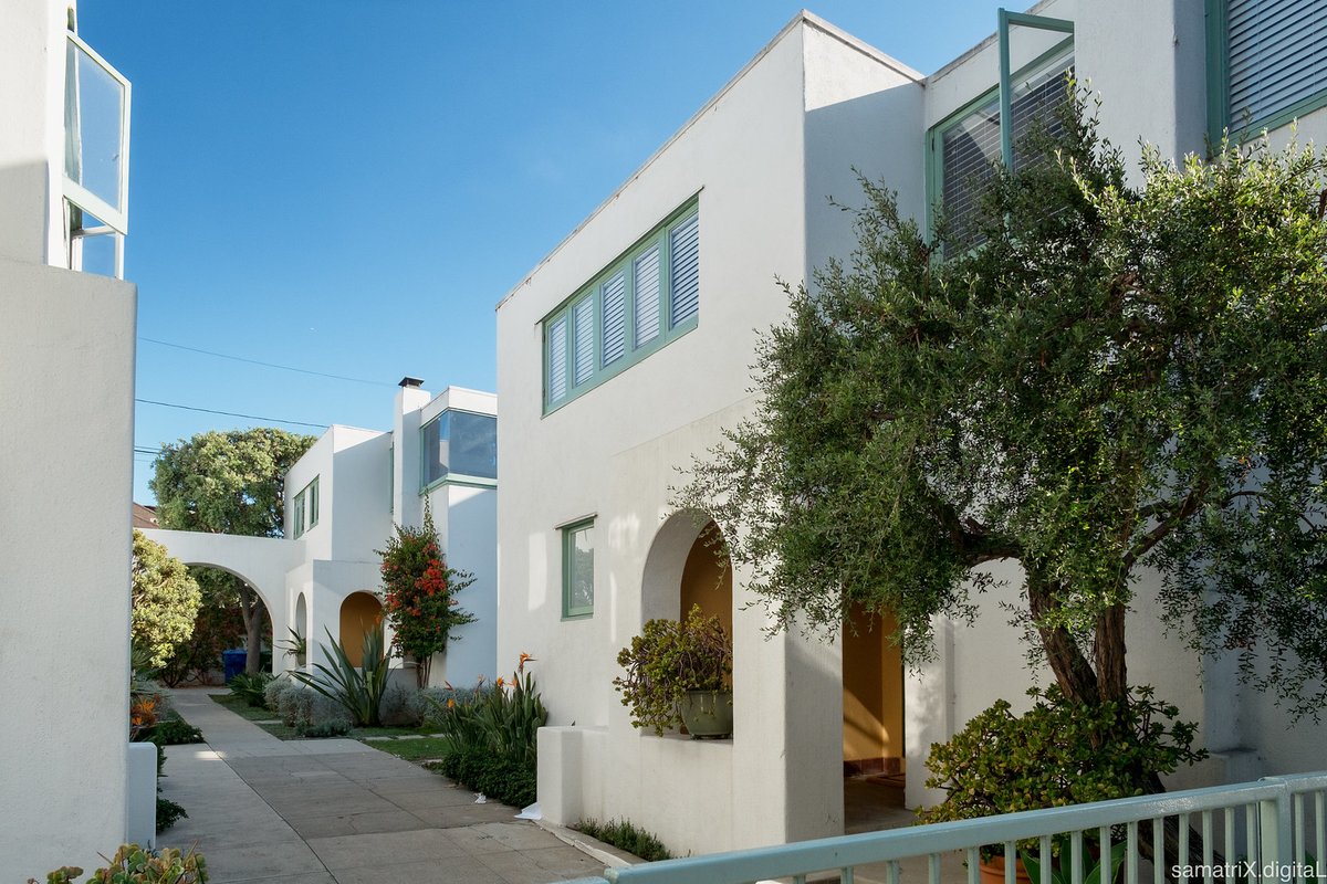 devonzuegel's tweet photo. Horatio West Court, Santa Monica

Architect Irving Gill, built 1919 https://t.co/IgNZobAyY6
