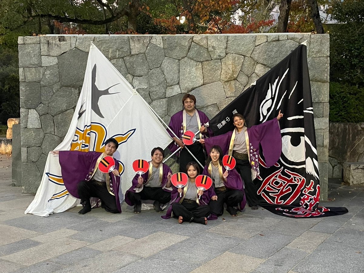 Hien4351's tweet photo. YOSAKOI高松祭りお疲れ様でした!
初めての遠征でしたが、全員力いっぱい踊りきれたと思います！
現地もものすごくあったかい雰囲気だったので、叶うならまた次回も🔥🔥
#YOSAKOI高松祭り
#梟燕乱舞
#柊燕
#三國鷙 https://t.co/7w8UL9LcCt