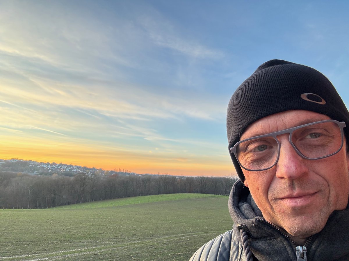 realstefanduke's tweet photo. 🎤🎧👑🇨🇿💶🇩🇪👑🎧🎤 Overnight Session! - Sonntag ab 22:05 Uhr kommentiere ich für euch das Finale des €199 German Poker Days NLH Main Events aus dem King's Resort Rozvadov! 🎤🎧👑🇨🇿💶🇩🇪👑🎧🎤
#kingsresort #germanpokerdays #pokerlivestream #rozvadov #twitch https://t.co/G6wPpNYXKl https://t.co/lY38LVPtzh
