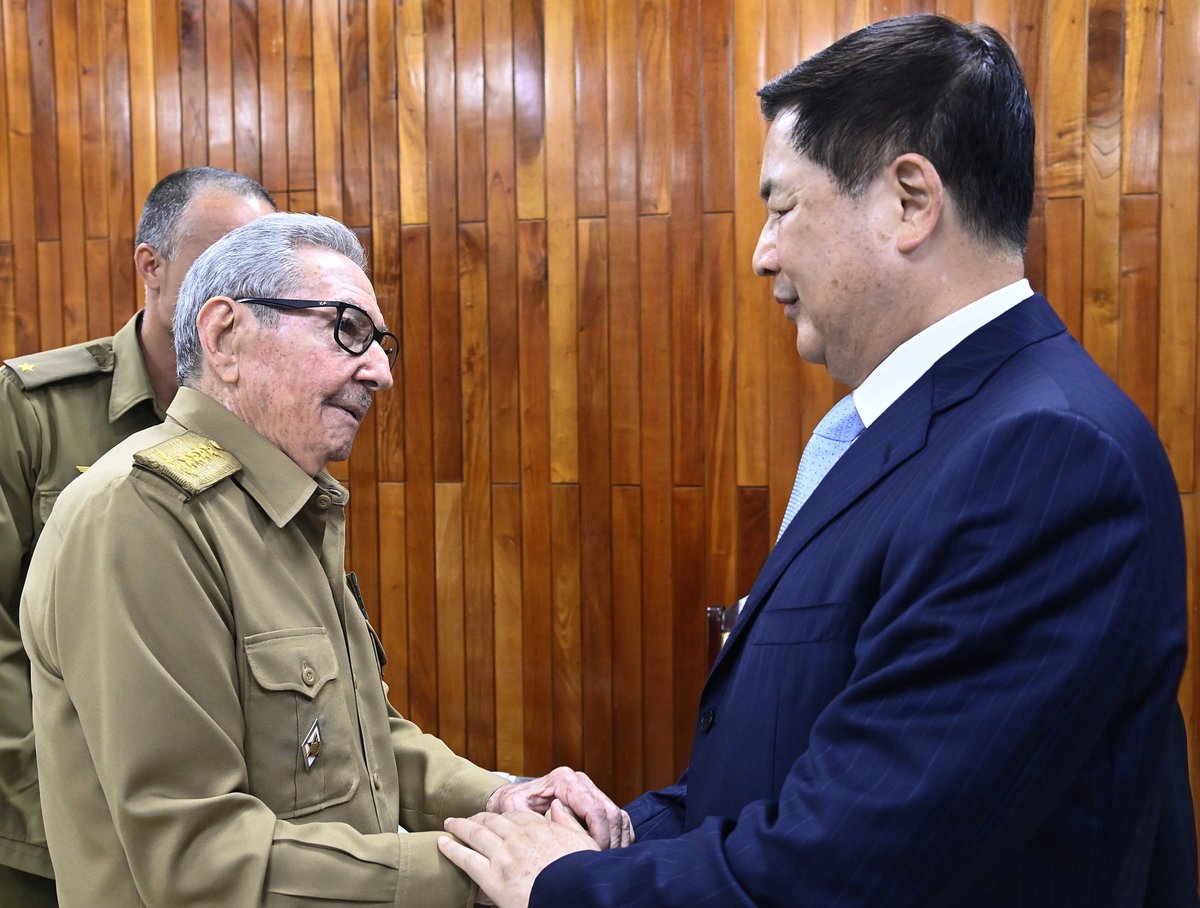 PresidenciaCuba's tweet photo. 🗣️| El General de Ejército también agradeció la colaboración oportuna de esa nación ante la compleja situación que afronta nuestro país. https://t.co/kmTTCaoFhg
