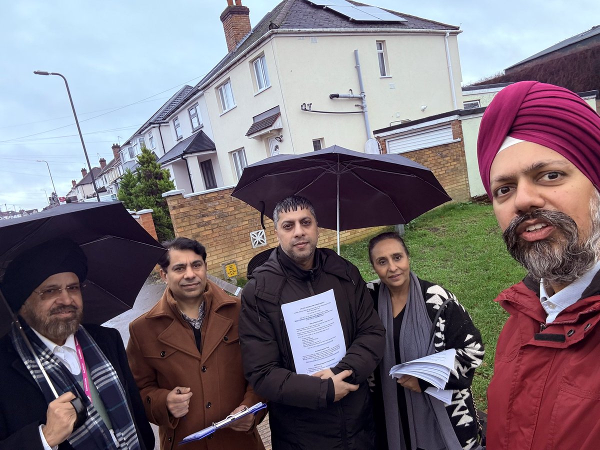 TanDhesi's tweet photo. Come #rain ☔️ or shine, out getting #SundayVibes with #Labour activists, by speaking to #Slough residents to hear directly their concerns and how we can help - not just at election time.
#NotJustAtElectionTime https://t.co/feDTEV6GeK
