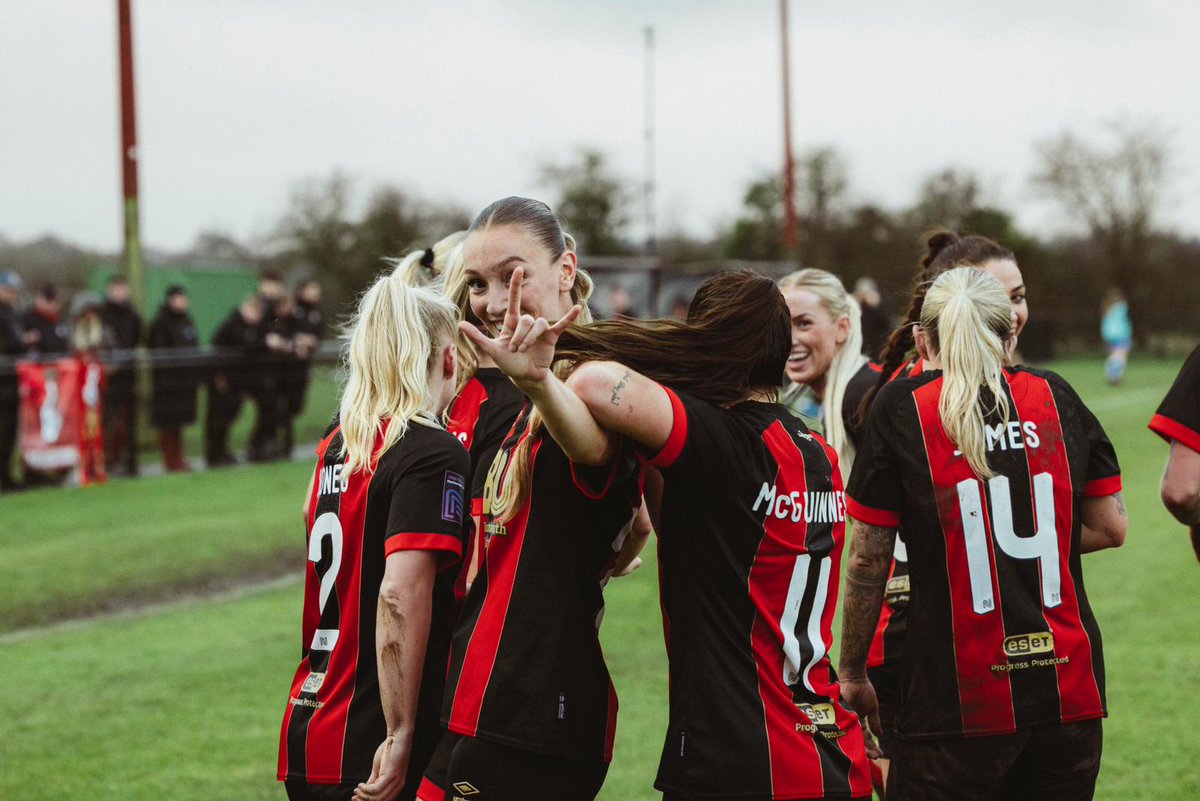 AFCBournemouthW's tweet photo. 🤟😃 https://t.co/HEecmmoiLh