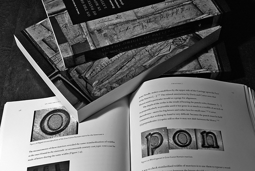 One of our best-selling books and a possible fun read for Christmas: On the Origin of Patterning […]. It forms the basis for the EcTd  course (typedrawers.com/discussion/635…). Available at DTL’s Book Boutique, at Lulu (lulu.com/shop/frank-e-b…) and at the shop of Museum Plantin-Moretus.