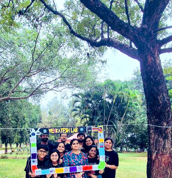 We had a unique scicomm experience yesterday! We talked to curious kids and parents at Sanjeeviah park at Hyd about all things Neuro! The questions ranged from - memory to repair to stem cells followed by hands on activities helmed by our crew and all in all a fun scicomm day!