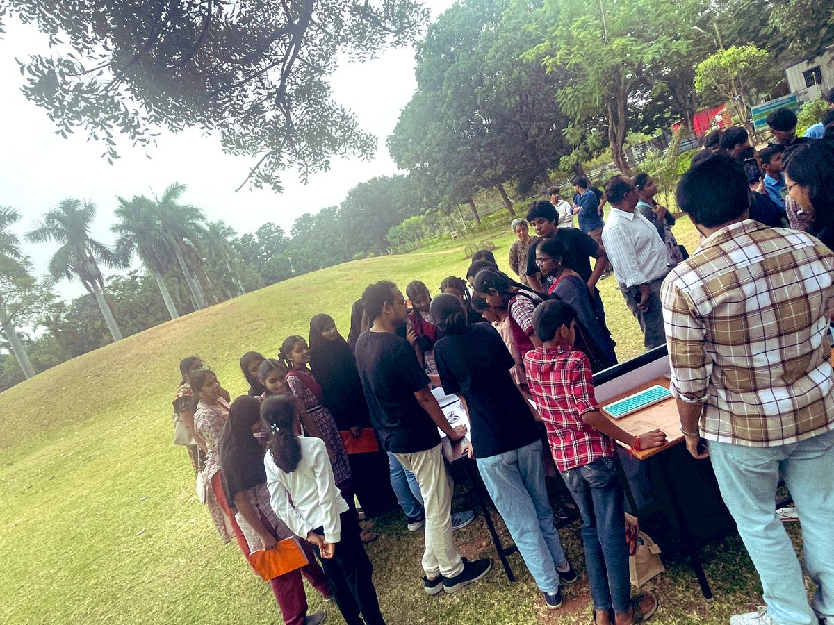 Ishwariya13's tweet photo. We had a unique scicomm experience yesterday! We talked to curious kids and parents at Sanjeeviah park at Hyd about all things Neuro! The questions ranged from - memory to repair to stem cells followed by hands on activities helmed by our crew and all in all a fun scicomm day! https://t.co/AltoJoJY7f