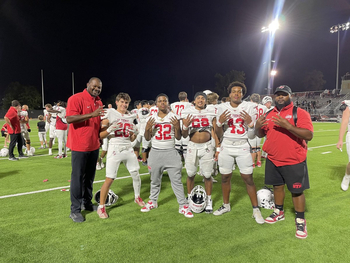 SFlem91's tweet photo. Off-season grind starts now, same championship mindset. ๐๐ช. The journey to greatness never stops! ๐ฏ Proud to lead this group of Eagles as we build, grow, and prepare for the season ahead. Letโs keep pushing the limits! #EaglePride #OffSeasonWork #FootballFamily #rbhigh #efnd #coachlife