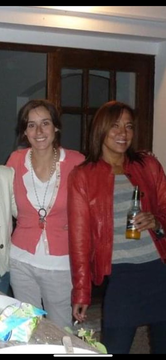 Amiga: como la realidad es desprolija te vas antes de tiempo. Qué injusto y qué suerte haber tenido la oportunidad de aprender de vos y de querernos tanto y tan de verdad. Gracias enormes Mile, la mejor maestra que me podía tocar. SOS enorme! X siempre.