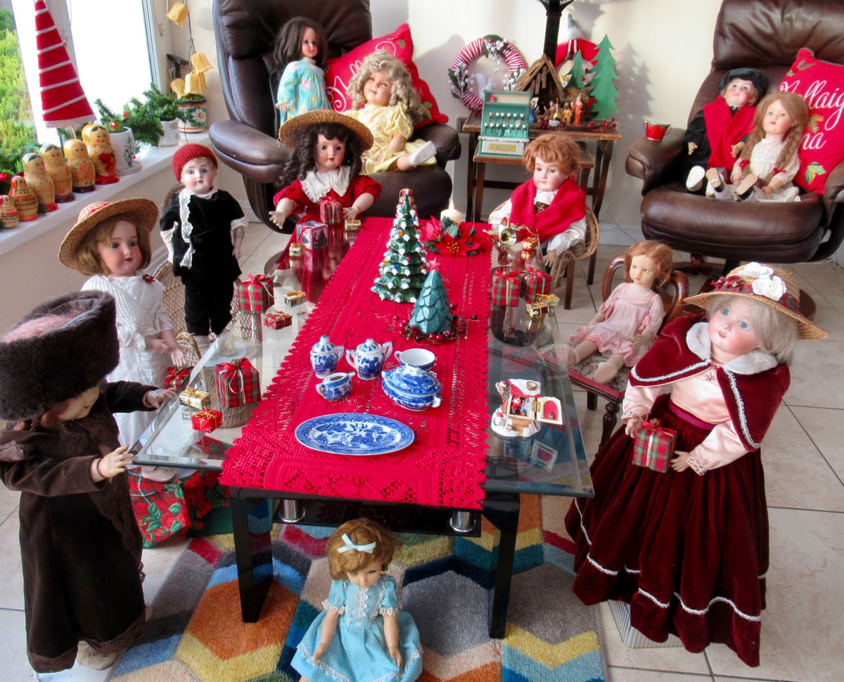 ListonAnn's tweet photo. Dolls of Christmas Past on their annual Christmas outing at Mill Road, Corbally. 1st December 2024. https://t.co/ngcqgviHz8