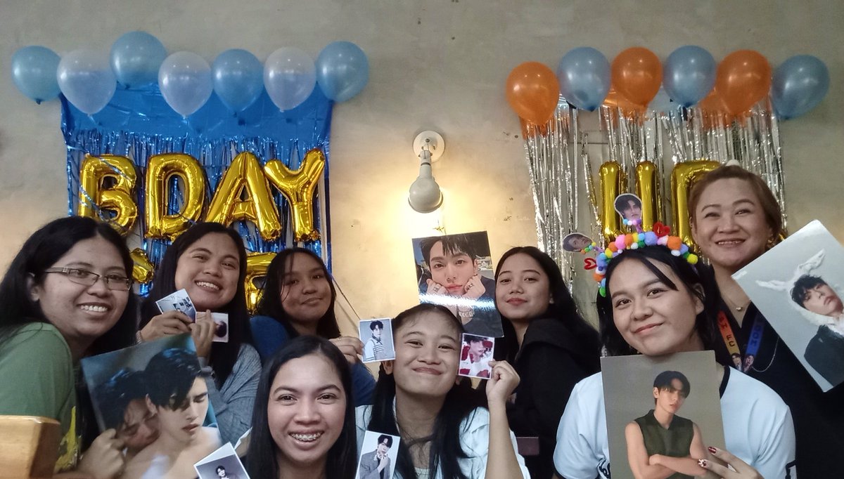 UpPoomPHFC's tweet photo. The rain failed to stop us from celebrating! 🤭 Thanks again to all toobtubs who came earlier, it doesn't matter if there's only few of us. Hope you guys had a great time even for a short time. See u again in future events! 🤗🤍
#UpPoompatBDAY_CSEinPH
#UpPoom #toobtub #uppoompat https://t.co/e3aoiGdt66
