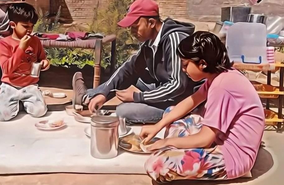 Kotajitu1994's tweet photo. Spend some time with family is really helpful to keep relationship strong. 
So DSS followers adopt #TEAM #TeamCampaign step to give
#FamilyTime and #TimeForFamily.
Saint Dr MSG inspires 👨millions to spend #QualityTime.

 #familybonding #DeraSachaSauda #RamRahim
#BabaRamRahim https://t.co/JOb7L5IQ9W