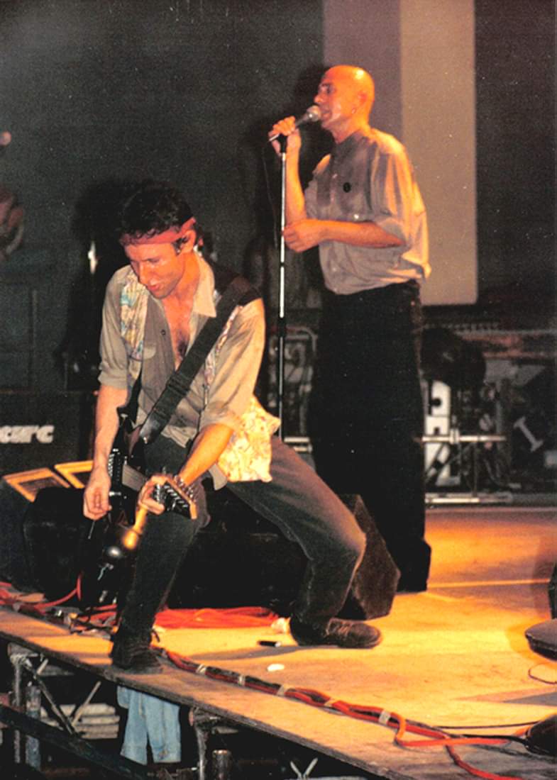 Y un par de rounds de amor 
con la tele encendida