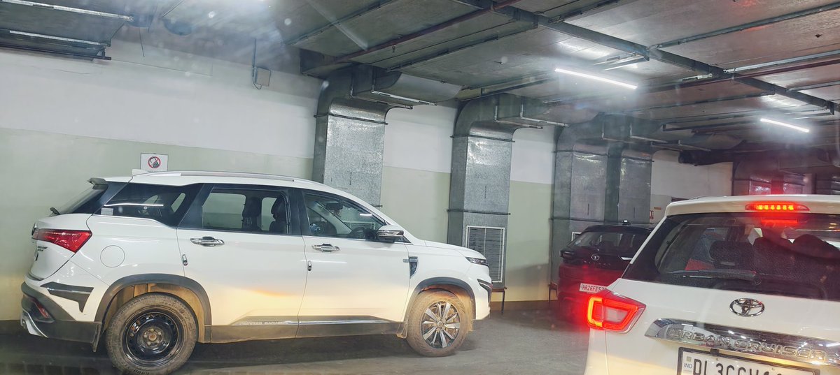bbpremi's tweet photo. @UPGovt @noida_authority @dmgbnagar @noidapolice @myogioffice unauthorised parking in basement of Mall of India Noida, putting thousands of lives in danger in case of emergency, flouting norms openly, need immediate actions https://t.co/GfVVqK1Q51