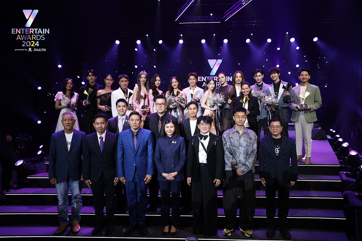Yriety's tweet photo. เรียกว่าสมมง สมการรอคอย สำหรับงานประกาศรางวัล “Y Entertain Awards 2024 presented by JisuLife ซึ่งจัดโดยบริษัท อสมท จำกัด (มหาชน) ร่วมกับ บริษัท โซนิกซ์ ยูธ จำกัด โดย ก้อง-ปิยะ เศวตพิกุล ณ True ICON Hall ICONSIAM โดยคุณจิราพร สินธุไพร รัฐมนตรีประจำสำนักนายกรัฐมนตรี พร้อมคณะผู้บริหาร อสมทให้เกียรติร่วมงาน

เปิดงานด้วยเสียงกรี๊ดดังสนั่นจากแฟนคลับที่มาร่วมงาน กับบรรยากาศช่วง Y Carpet ที่ยกทัพนักแสดงชื่อดังของวงการบันเทิงเดินมาแบบจัดหนัก จัดเต็ม เรียกว่าเป็นงานประกาศผลรางวัลที่ถูกใจแฟนคลับสาย Y กันทีเดียว จนเรียกร้องให้มีการจัดงานทุกปี ถือว่าเป็นงานประกาศรางวัลที่ประสบความสำเร็จงานหนึ่งภายใต้การจัดงานของ อสมท.และ บริษัท โซนิกซ์ ยูธ จำกัด ที่ช่วยผลักดันให้วงการสาย Y ให้ออกสู่สายตาชาวโลกอีกทางหนึ่ง

#YEntertainAwards2024xJisuLife
#YEntertainAwards2024