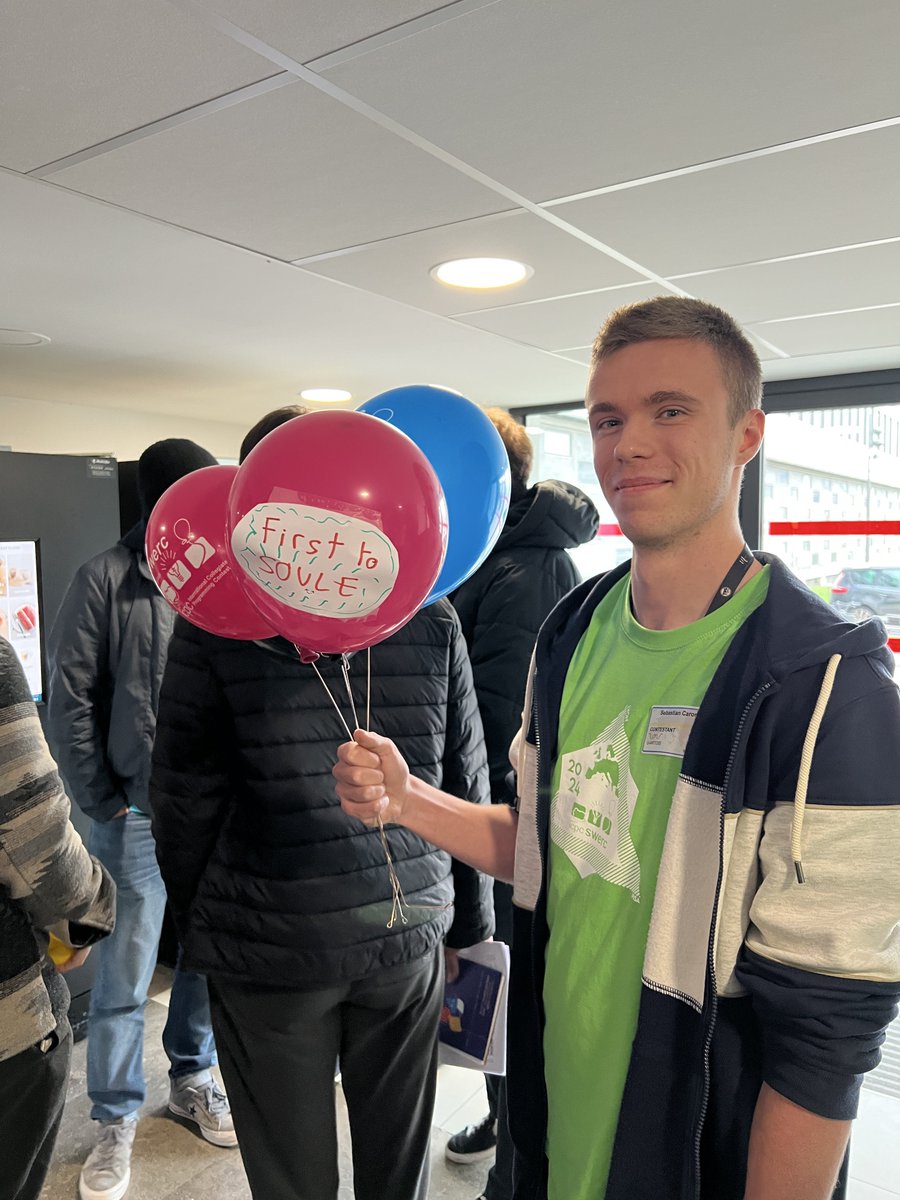 infoartois's tweet photo. L’analyse des problèmes vient de démarrer au #SWERC2024. Encore félicitations à ¯\_(ツ)_/¯ pour avoir résolu le premier problème de la compétition ! Plus que quelques minutes avant l’annonce du classement final ! https://t.co/UdrzbRvVTK