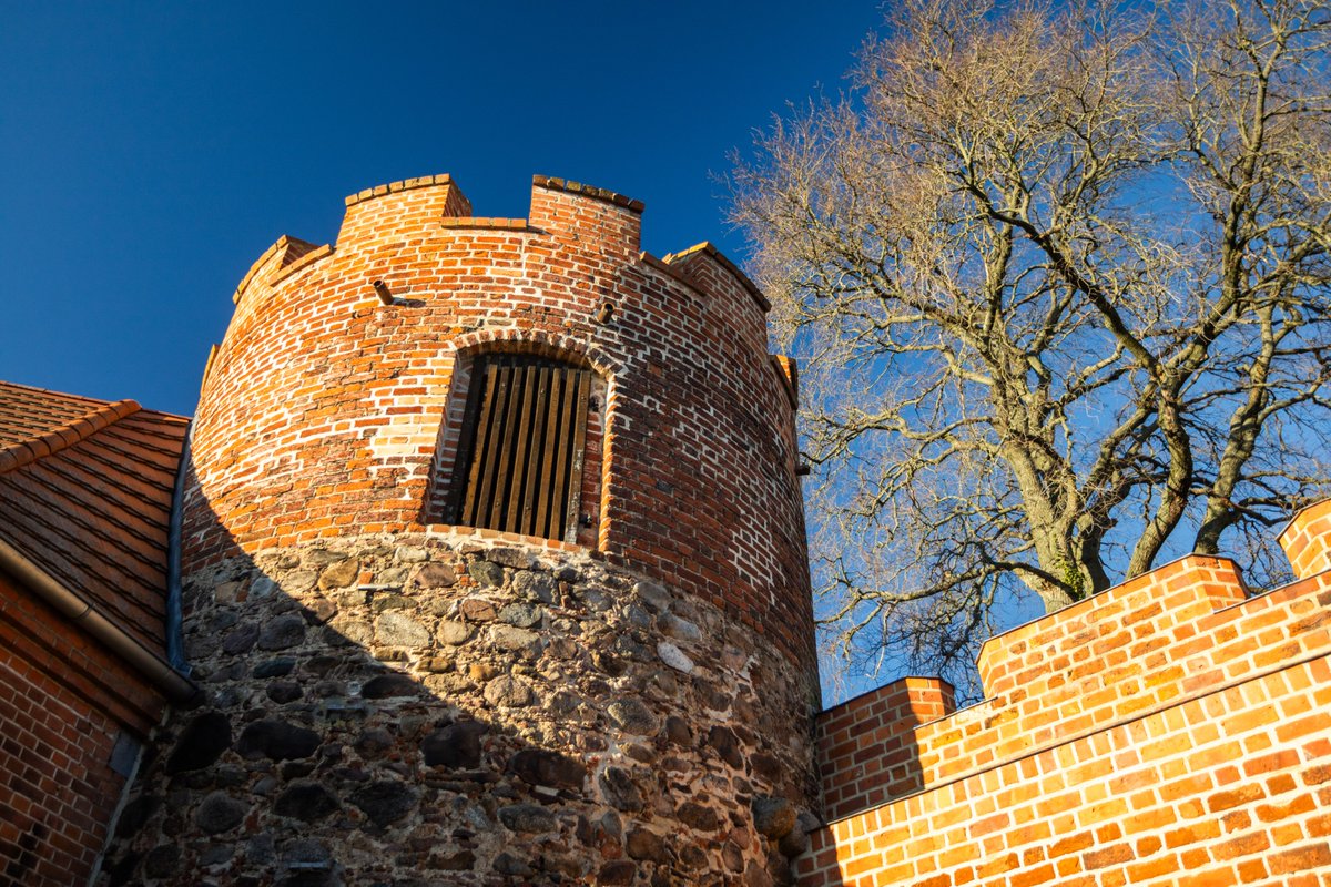 JornTornow's tweet photo. Beeskow
Camera: Canon EOS RP
Adapter: EF-RF
Lens: Canon EF 17-40mm/4
Filter: Circular polarizing filter
#canon #canonrp #1740mm4 #canonlens #beeskow #brandenburg #germany https://t.co/57SAVe48Dj