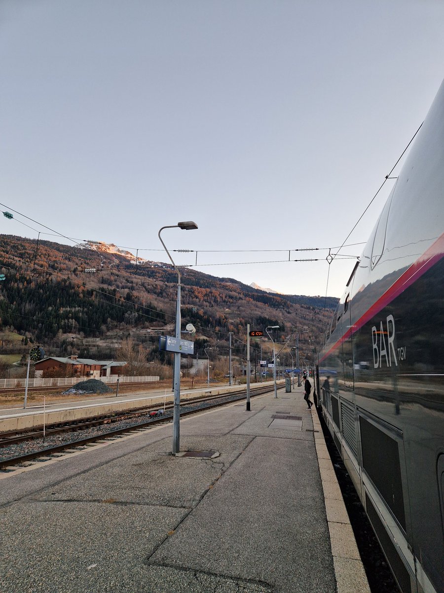 Alex🚈 (@cdbalex) on Twitter photo Après un bon rhr dans nos montagnes de Savoie retour à Paris ! 
Toujours un plaisir de faire des <a href="/TGVINOUI/">TGV INOUI</a>  depuis <a href="/bourgstmaurice/">bourgsaintmaurice</a> 
Bon dimanche 👋 Après un bon rhr dans nos montagnes de Savoie retour à Paris ! 
Toujours un plaisir de faire des <a href="/TGVINOUI/">TGV INOUI</a>  depuis <a href="/bourgstmaurice/">bourgsaintmaurice</a> 
Bon dimanche 👋