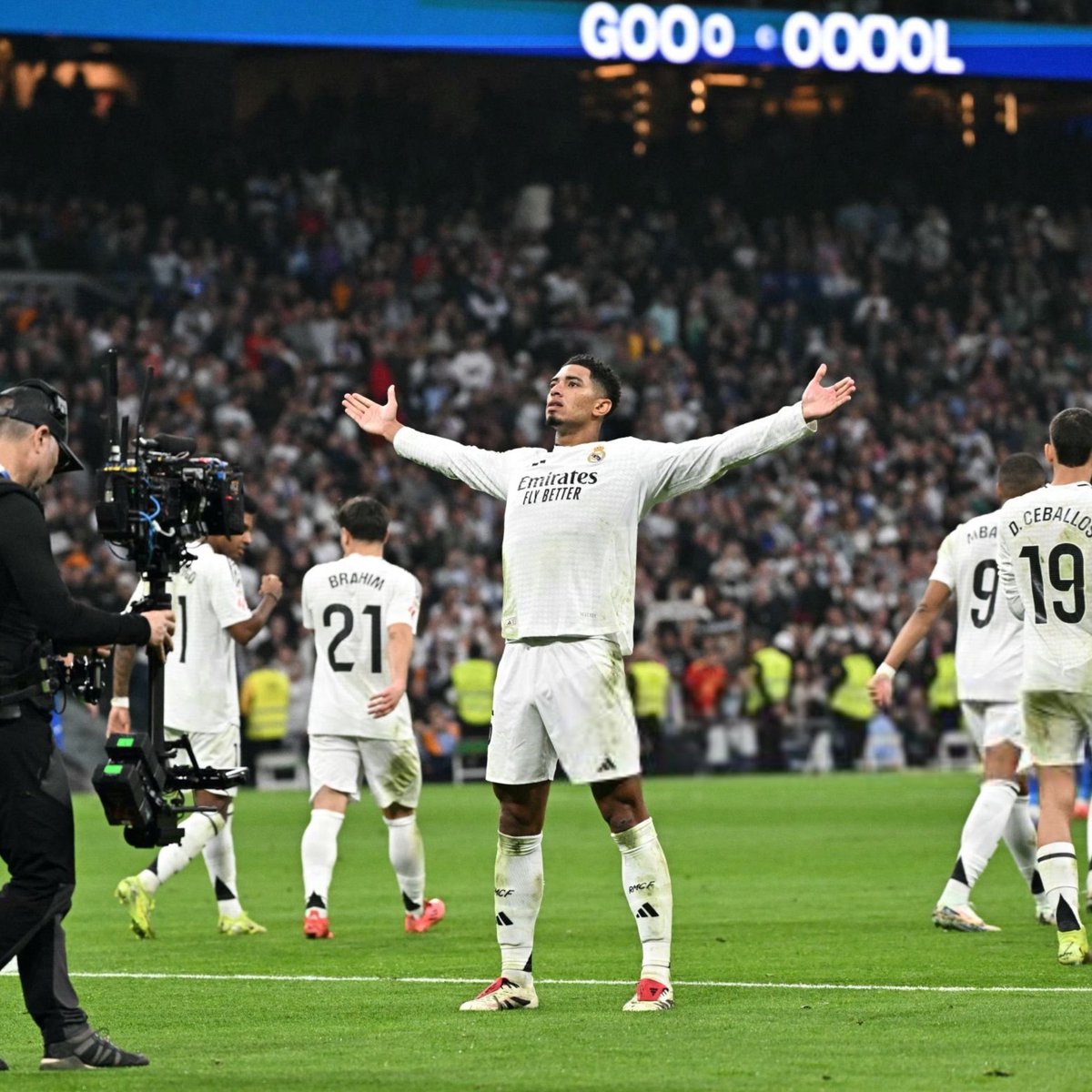 🚨 جود بيلينغهام مع ريال مدريد منذ انضمامه 🚨

• 58 مباراة 
• 44 مساهمة 
• 26 هدف 
• 18 اسيست 
• جائزة أفضل لاعب شاب 
• جائزة الفتى الذهبي 
• جائزة لوريوس العالمية
• لاعب شهر أغسطس في الليغا
• لاعب شهر اكتوبر في الليغا
• أفضل لاعب في شهر أغسطس في ريال مدريد
• أفضل لاعب