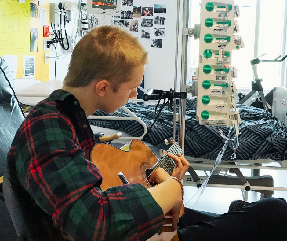 aamdsif's tweet image. Yes, he's playing guitar from his hospital room.  
With the support of a great transplant team and his mom, Marie-Eve, he returned to normal life only a year after diagnosis!  Read his story here: aamds.org/patient-chroni…
#aplasticanemia