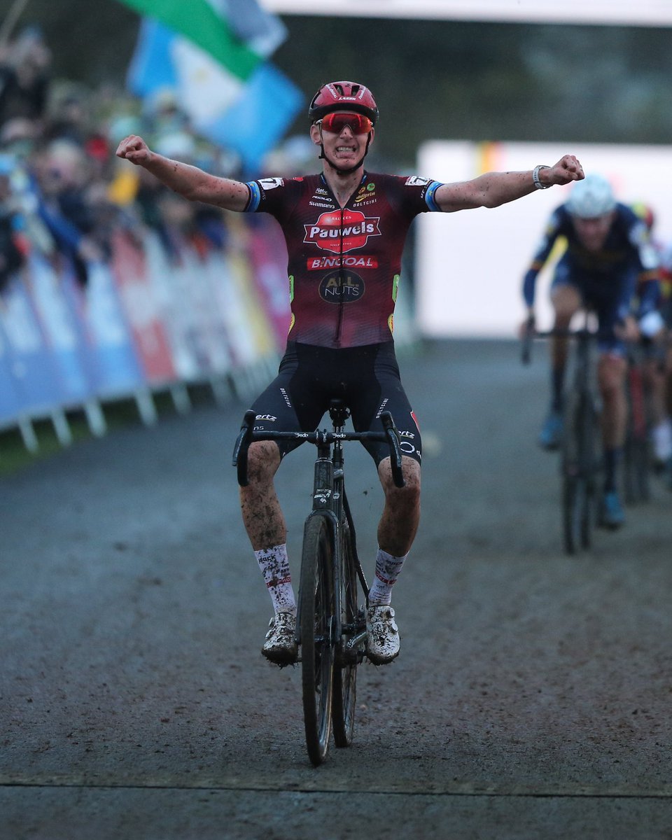 YESSS!🥇🔥 <a href="/vth_michael/">Michael</a> takes the WIN in the #CXWorldCup in Dublin!🇮🇪💪🏼

#PauwelsSauzenBingoal
📸 Photopress