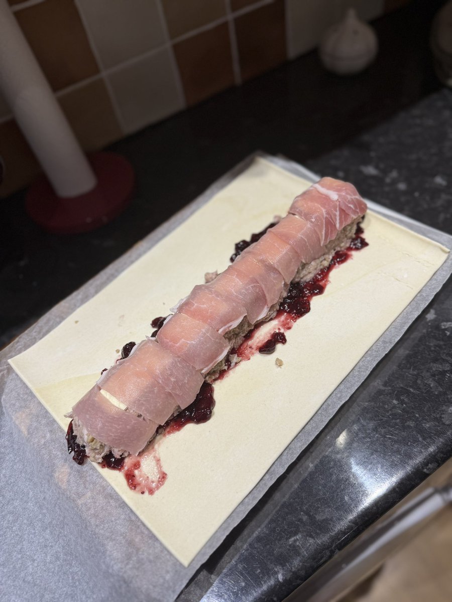 MrBoothY6's tweet photo. December means it’s time to start making my super world famous Christmas sausage rolls. That’s a sausage meat and stuffing combo mix, FYI. https://t.co/LFzTz8qqKu