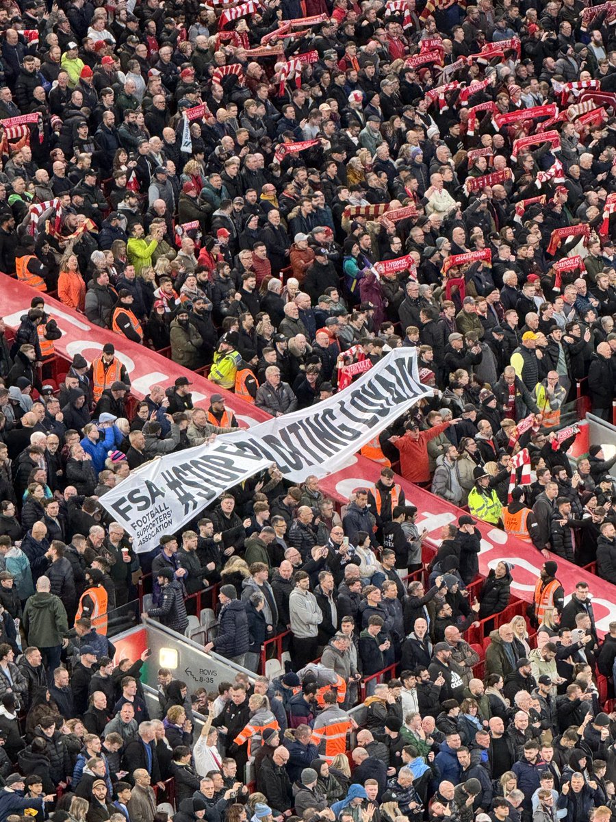 henrywinter's tweet photo. #MCFC and #LFC fans’ joint protest over ticket prices in ⁦@WeAreTheFSA⁩ campaign #StopExploitingLoyalty https://t.co/Rl2lz77Ph5