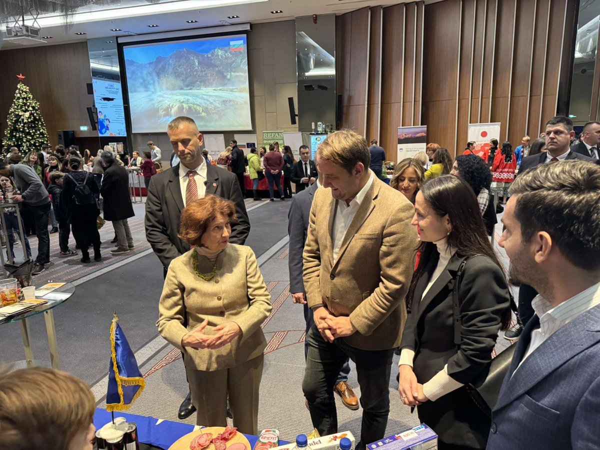 KosovoinSkopje's tweet photo. Thrilled to have been part of #diplomaticbazaar along other missions in #Skopje. We exposed wide variety of 🇽🇰 products increasingly present in 🇲🇰 market. Grateful to Pres @gogamkd for her visit. Massive congrats to Dobredojde 🇲🇰 W Centre and 🇸🇮 Emb. for organising the event. https://t.co/uQBTd39PVu