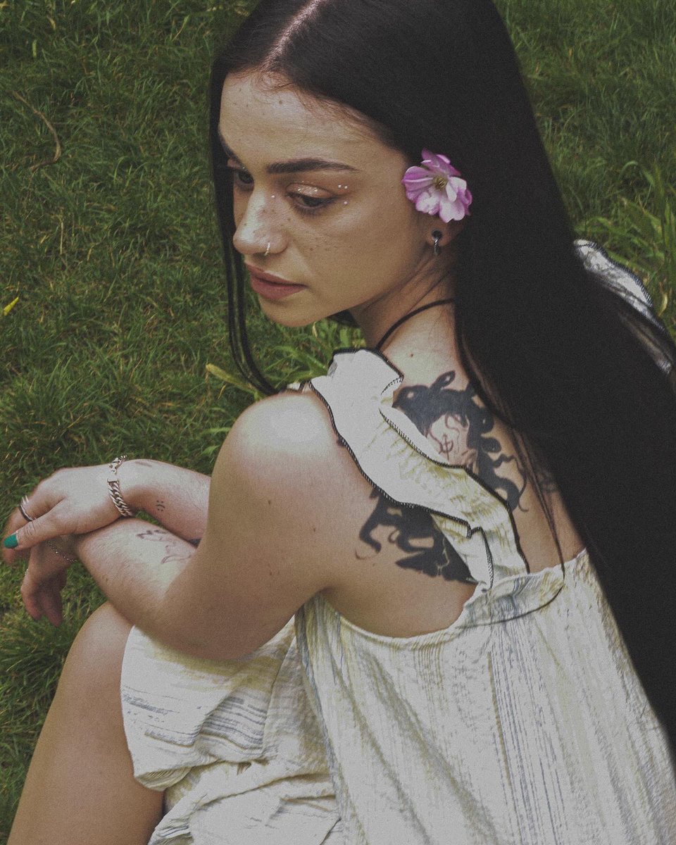DivineInsightss's tweet photo. Léa 

🎀🤍🌸🪽🩰

#picoftheday #photograghy #GIRLSGIRLS #art #aesthetic https://t.co/gINHLcj5i1
