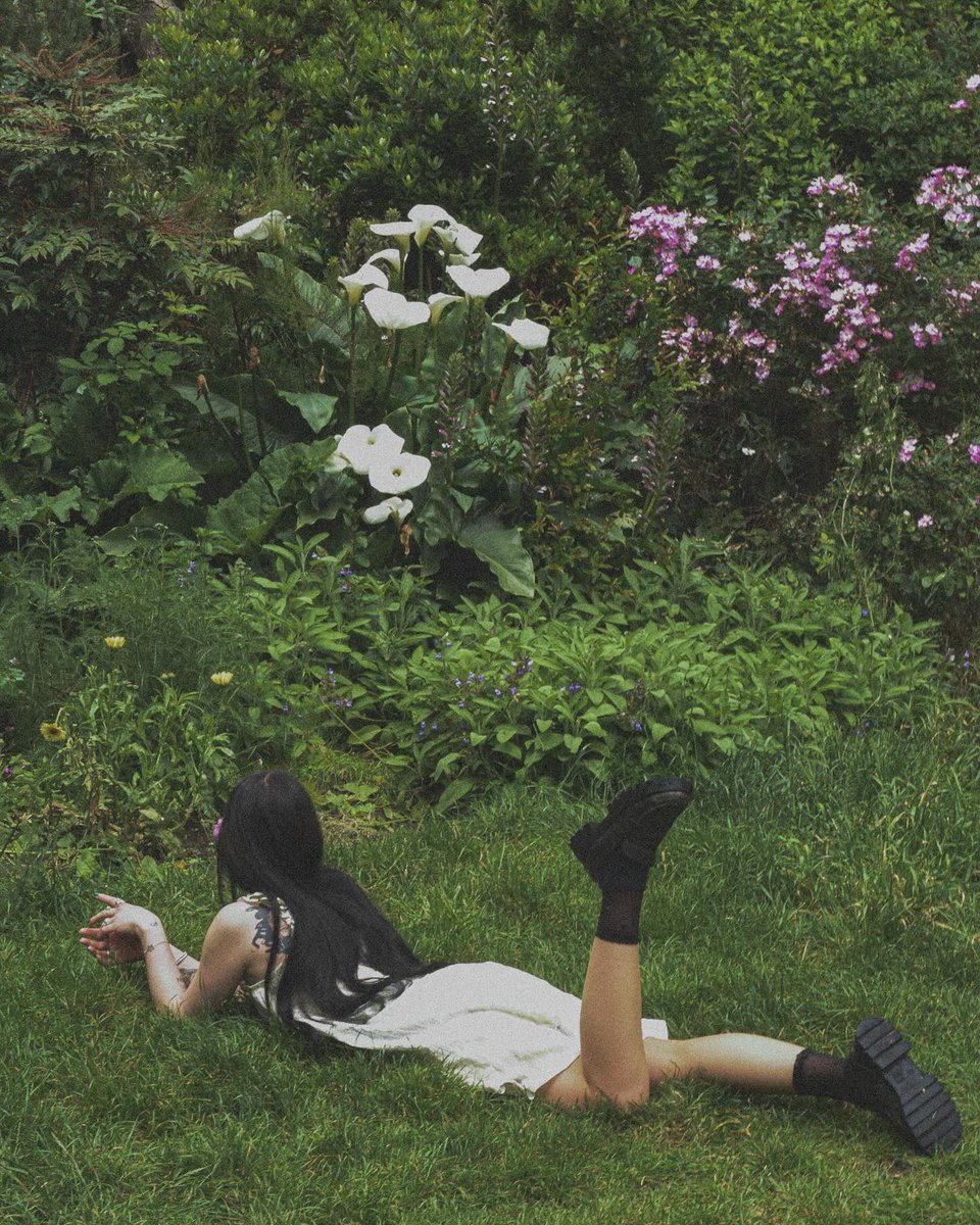 DivineInsightss's tweet photo. Léa 

🎀🤍🌸🪽🩰

#picoftheday #photograghy #GIRLSGIRLS #art #aesthetic https://t.co/gINHLcj5i1