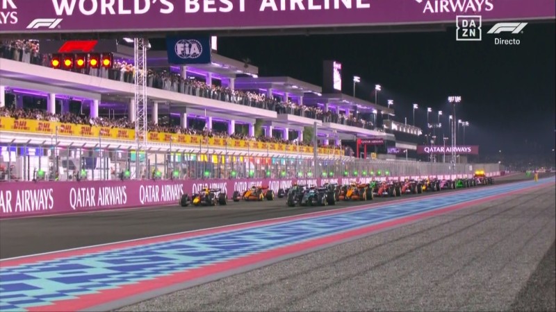 ¡Bandera amarilla! Lidera Verstappen con Norris segundo.  #F1 #F1enDirecto #QatarGP motor.es/formula-1/dire…