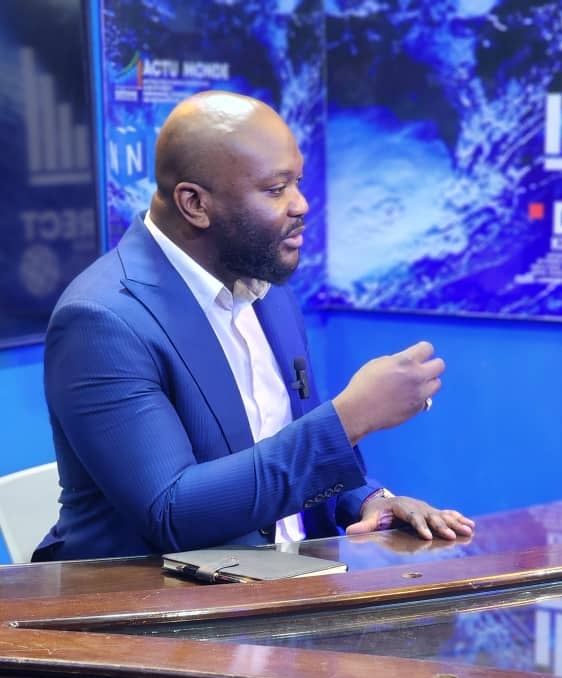 Je vous souhaite à tous un mois de décembre rempli de joie et de succès ! 
A la jeunesse de mon pays, continuez à croire en vos rêves, chaque pas vous rapproche de votre objectif. 

Ne lâchons rien, l'avenir est à nous !