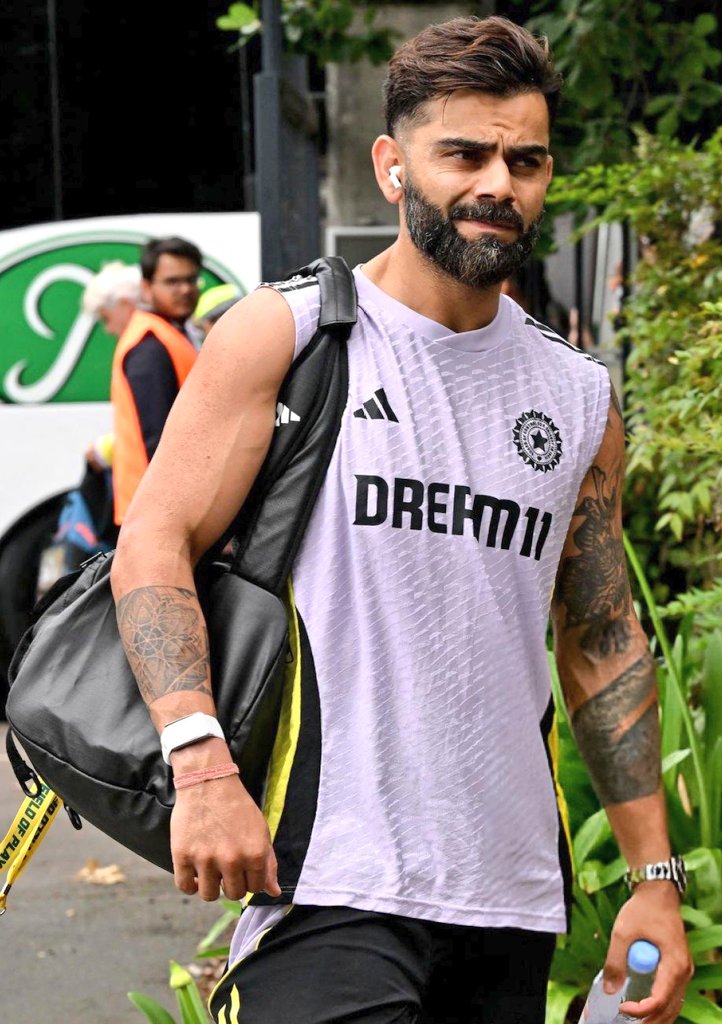 KohliSensation's tweet photo. (2/3)

#ViratKohli #PMXIvIND #AUSvIND @imVkohli https://t.co/bMg6miLf6W