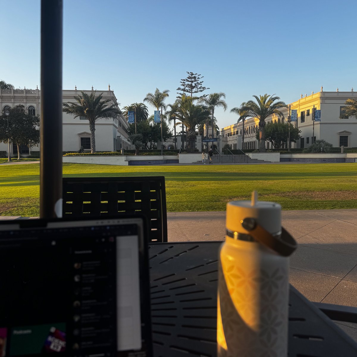 Kendall’s soaking up the sun in San Diego on study abroad, while earning credits with us! ☀️

"I also got the chance to adventure beyond San Diego to Los Angeles, where I reunited with my USC friends that I met from my first year in London.”

#StudyAbroad #GlobalEducation