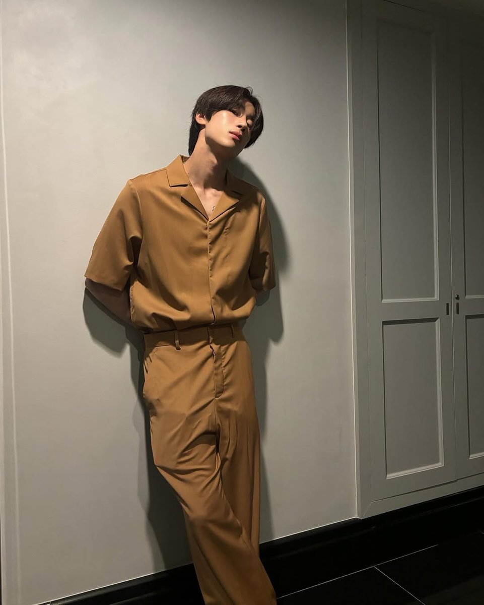 The phone is imprinted clearly in my pocket.