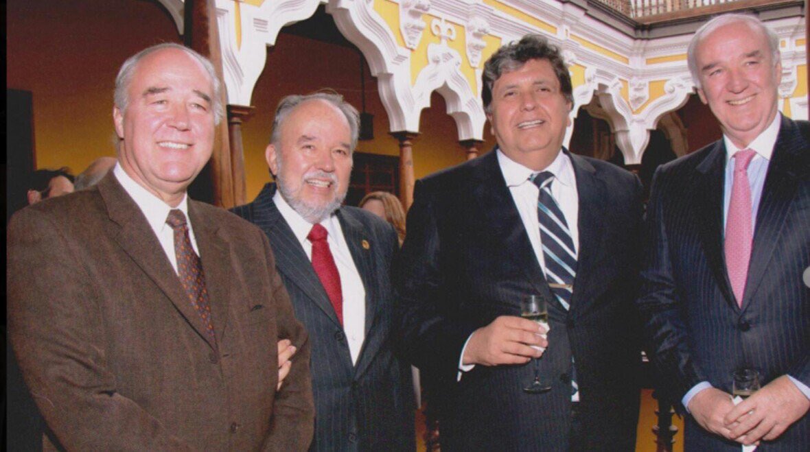 videitomanda's tweet image. ¿Después de la familia Fujimori y García Pérez la familia García Belaunde es la familia más corrupta y vividora del Estado Peruano?
