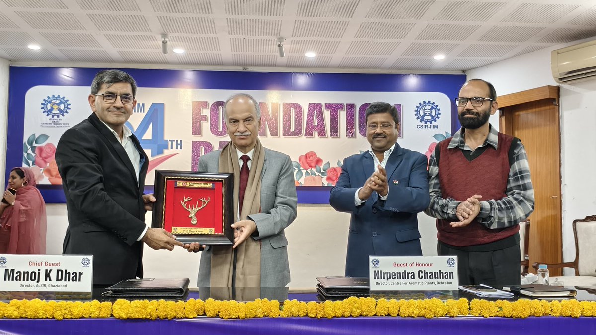 csiriiim's tweet photo. Celebrating #84YearsofExcellence! #CSIRIIIM marked its 84th #FoundationDay celebration with an #inspiringlecture by Chief Guest Prof. @Prof_ManojDhar. Dr. @Nirpendra2023 was the guest of honor. Director Dr. @zabeerahmedb applauded #achievements & set #goals for #innovation. https://t.co/tyGPn10Y55