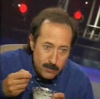 debborahdora's tweet photo. Yo almorzando y viendo como lo llevan puesto a Franquito https://t.co/YCv5iWEzpn