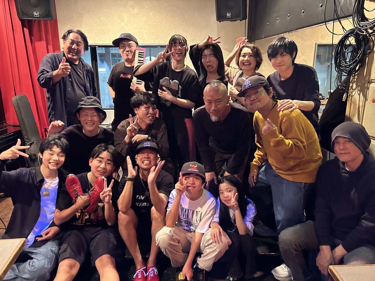 shuntap221's tweet photo. TAP JAM@KAMATA vol,96

17年目最後のTAP JAMはたくさんの方々に遊びに来ていただいて

最高にハッピーな時間になりました！

遊びに来てくれたみなさん！

インスタライブ見てくれたみなさん！

ありがとうございました！

いやぁ、マジで楽しすぎてあっという間に終わった笑

さぁ来年は18年目だ！ https://t.co/c1u10MO9aN