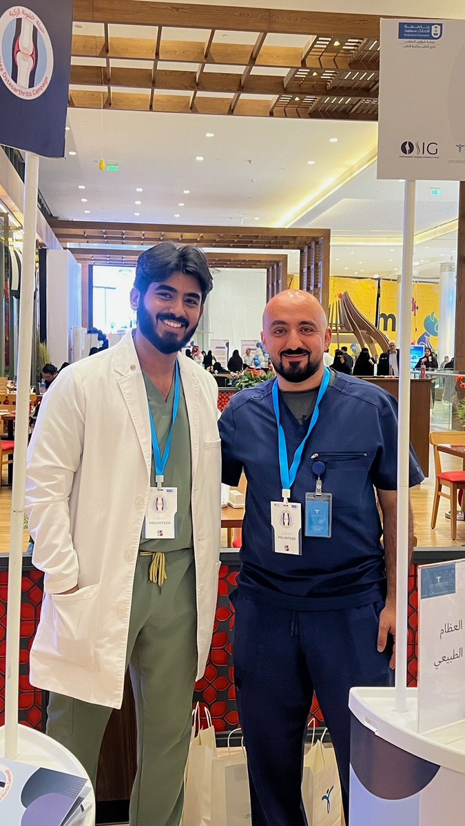 dralbahlol's tweet photo. تشرفت بالمشاركة في حملة خشونة الركبة، المنظمة من قبل @OSIG_KSU. موضوع الحملة ذا أهمية لدى مجتمعنا، وقد لامستُ ذلك من الإقبال الكبير عليها. 

وزادني شرفًا لقائي بالدكتور نواف الفهد @Nawaf_Alfahad الذي أضاف بخبرتهِ وعمقهِ العلمي بُعدًا مميزًا للحملة. https://t.co/kmR63B6tQO