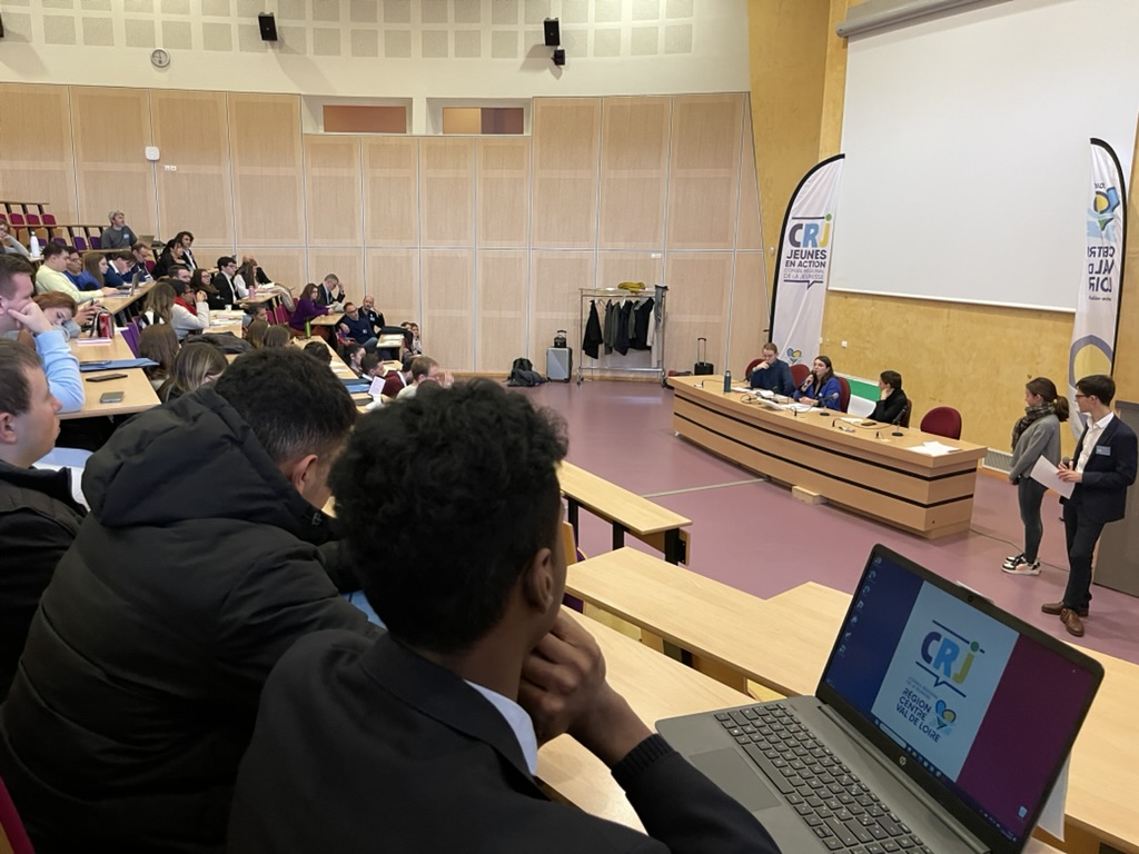 #Jeunesse 💛
📍 Ce week-end à #Bourges, le <a href="/CRJCentre_VDL/">Conseil Régional de la Jeunesse Centre-VdL</a> a accueilli les CRJ de <a href="/RegionNormandie/">Région Normandie</a> et <a href="/regiongrandest/">Région Grand Est</a> : une "Rencontre des régions" réussie, avec des ateliers et tables rondes en présence de nos élus et de <a href="/Bourges2028/">Bourges 2028</a> 👥
Merci à tous !

🔗 rcvl.fr/CRJ