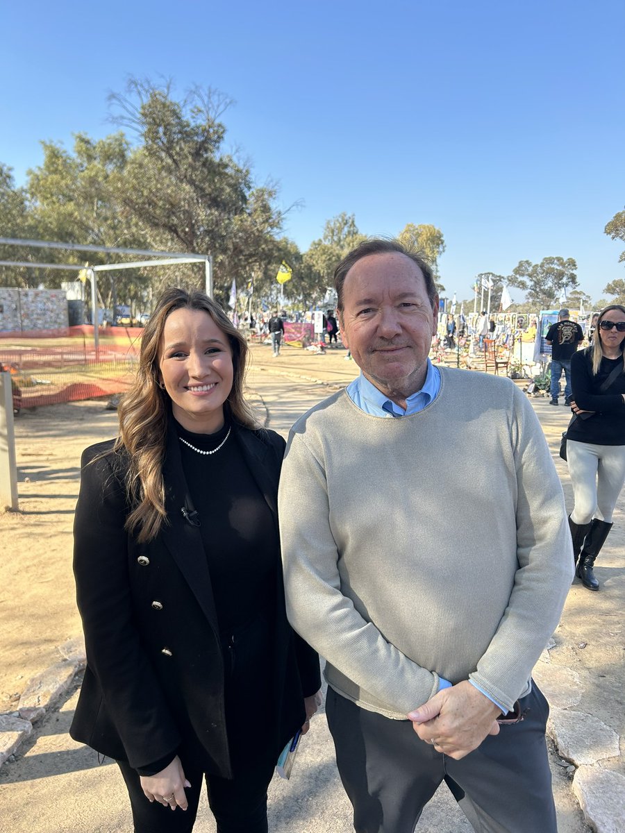 שלוםם לך קווין ספייסי! 
Welcome to Israel <a href="/KevinSpacey/">Kevin Spacey</a> ! Thank you for your support 👑🙏🏼
