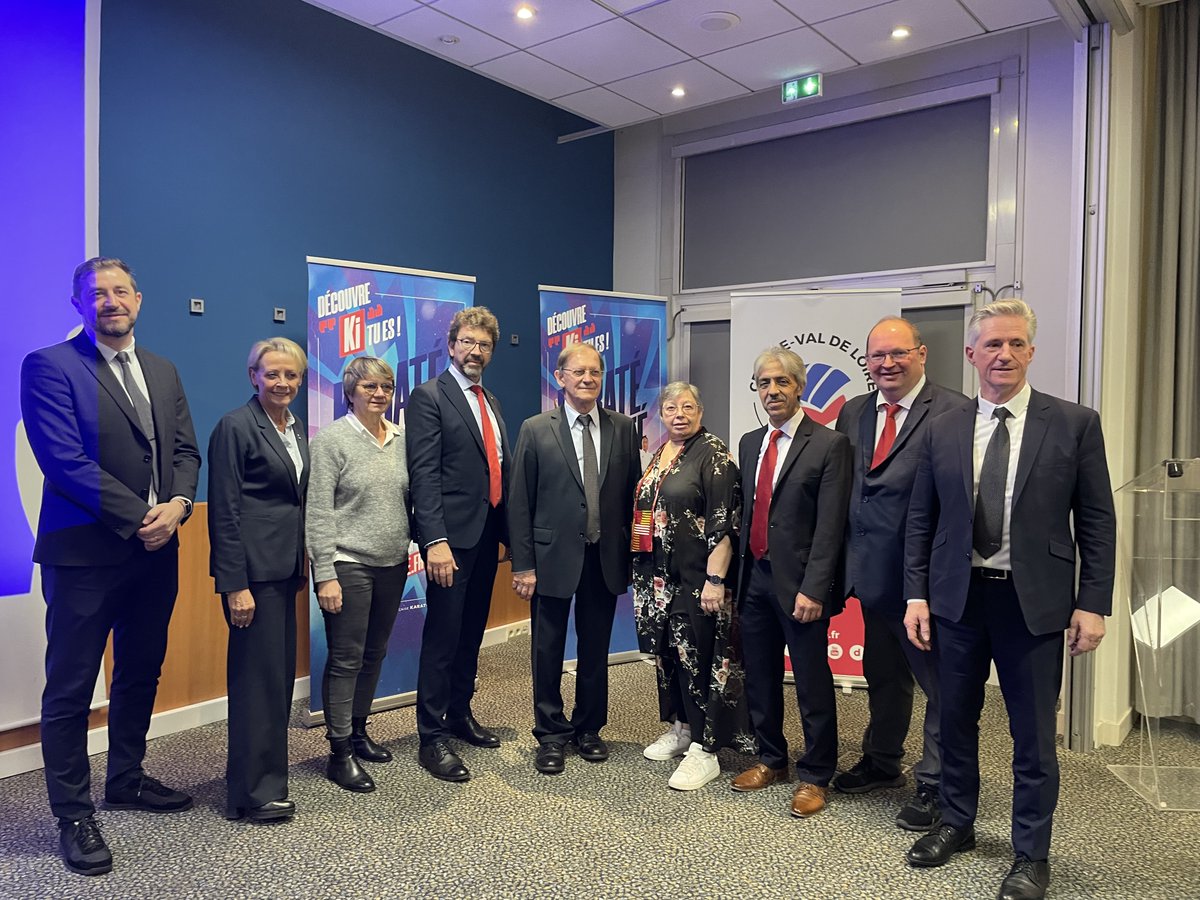 ligue_val's tweet photo. C’était vendredi soir à Orléans. 55 présidents et entraîneurs de clubs de la Ligue ont assisté aux assises territoriales de la Ligue menées par le président de la FFK, Francis Didier.
Plus d'infos : https://t.co/OigpJ9OUVX
#assises #Territoriales #liguecentrevaldeloire #karaté https://t.co/FFPzj85yyK