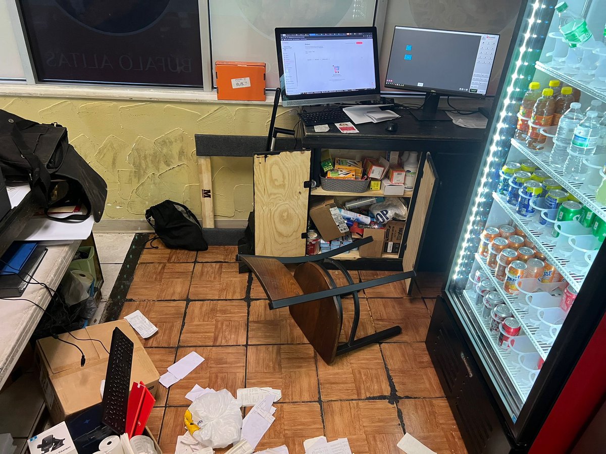 iammari0001's tweet photo. My client’s restaurant, General Tso’s Catering, is just a small business in Atlanta, Georgia, and it was recently robbed and broken into!

Please help spread the word to support and rebuild their business. This is such a devastating situation! #Election2024 #atlanta https://t.co/XUx6Gk2MGV