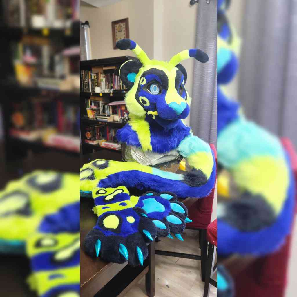 WarpWander's tweet photo. 👽👽 ALIEN SABER PARTIAL 👽👽

My most recent partial is availible for 💲1⃣7⃣0⃣0⃣ US
= shipping from Canada. 

Everything is fully lined, hair tuft is magnetic and the tail has an invisibly belt look. 

Very proud of this. DM or comment to inquire! Please consider sharing! https://t.co/R1SiUHbjgZ
