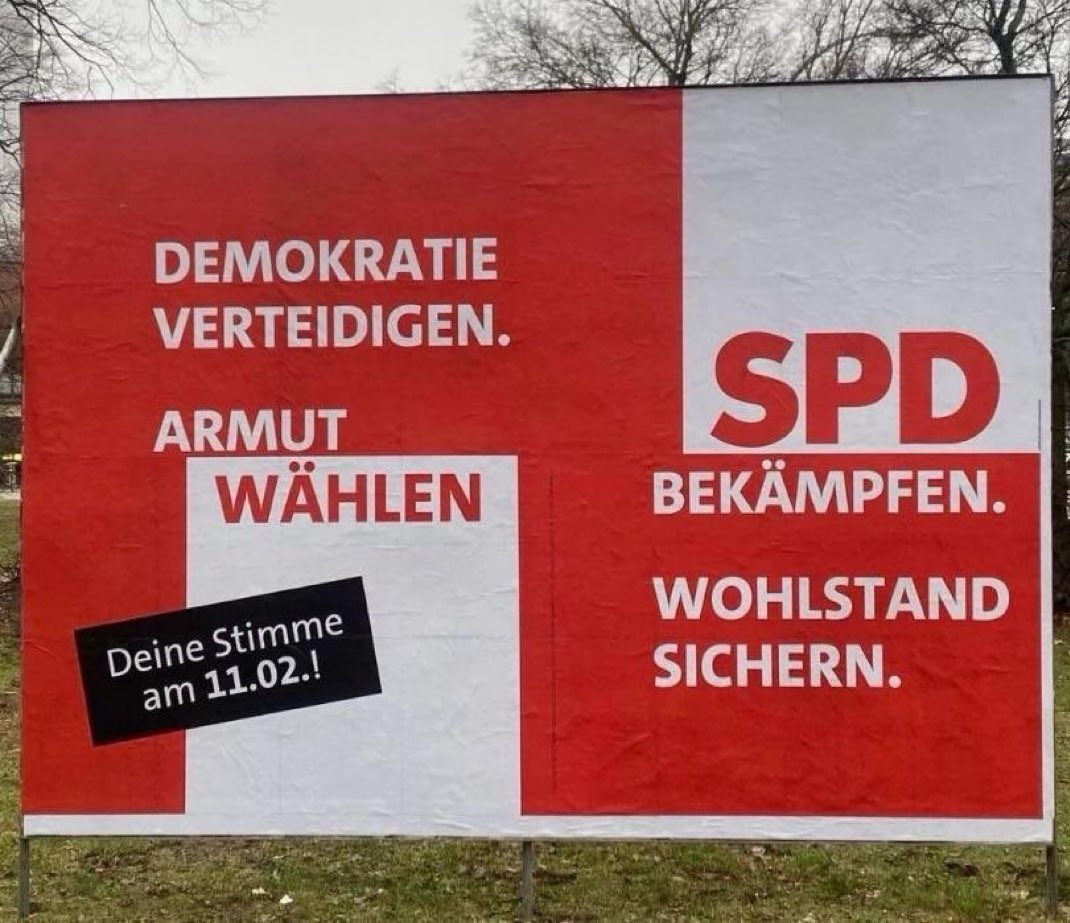 Der Werbeplakatkleber, der wissentlich oder unwissentlich die beiden unteren Teile vertauscht hat, ist jetzt schon mein Held dieser verlogenen Bundestagswahl 2025. 
Mega 💪