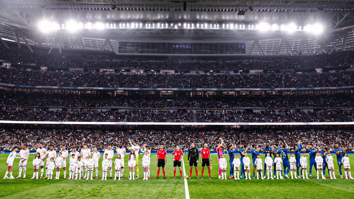 El @RealMadrid homenajea a las peñas madridistas de Valencia y Letur afectadas por la DANA.
#RealMadrid | #RealMadridGetafe