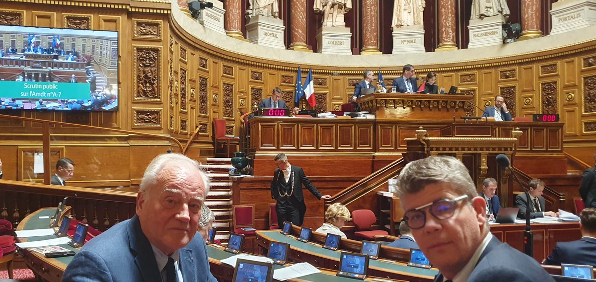 ChCambon's tweet photo. L'amendement visant à fiscaliser les indemnités de résidence des diplomates, militaires et fonctionnaires expatriés vient d'être supprimé. Le @Senat siège sans désemparer aujourd'hui !
Vote définitif des recettes dans la soirée...désormais sans risque !
#diplo2metier https://t.co/TaI4AM9CkQ