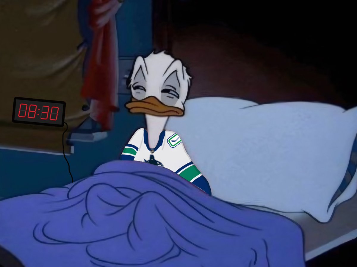 tommykippes2's tweet photo. canucks game morning (9:30am wtf why) https://t.co/mEAbDokyDq