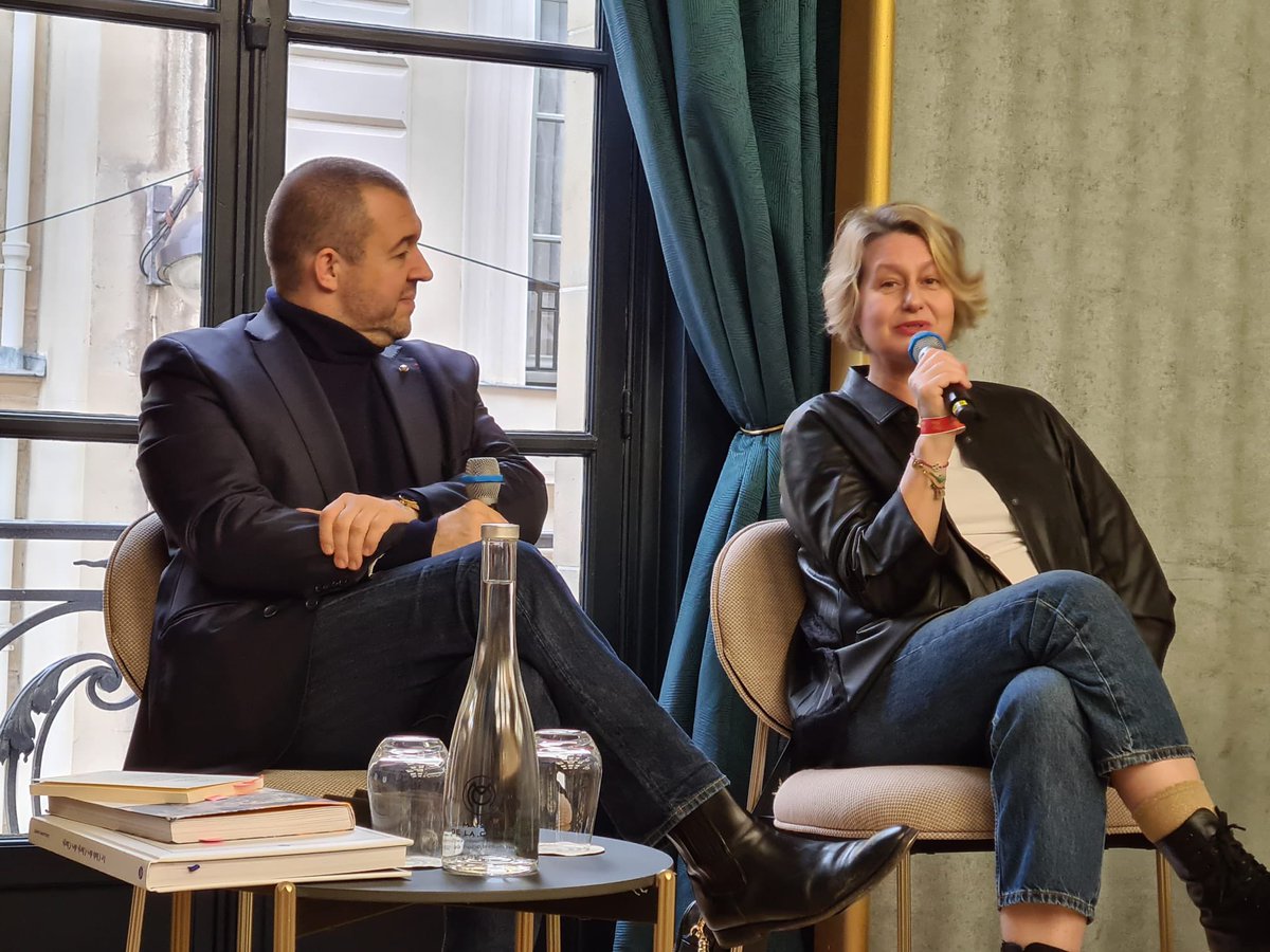 ggomez_chef's tweet photo. Conférence joyeuse avec Luana et Alessandro Belmondo pour le Festival des « Livres et des Artistes » #luttecontrelilettrisme #deslivresetdesartistes https://t.co/43PHE9qBl4