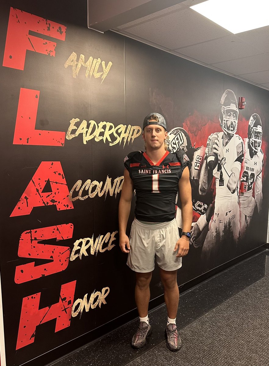 GiacomoHunter's tweet image. I will be signing on December 4th, 2024 at 11:30 in the upper gym of George Washington High School. All friends and family are welcome. @RedFlashFB @CoachV_SFU @Coach_JCraig @RogishTom @CullenLCasey @CoachPecoraSFU