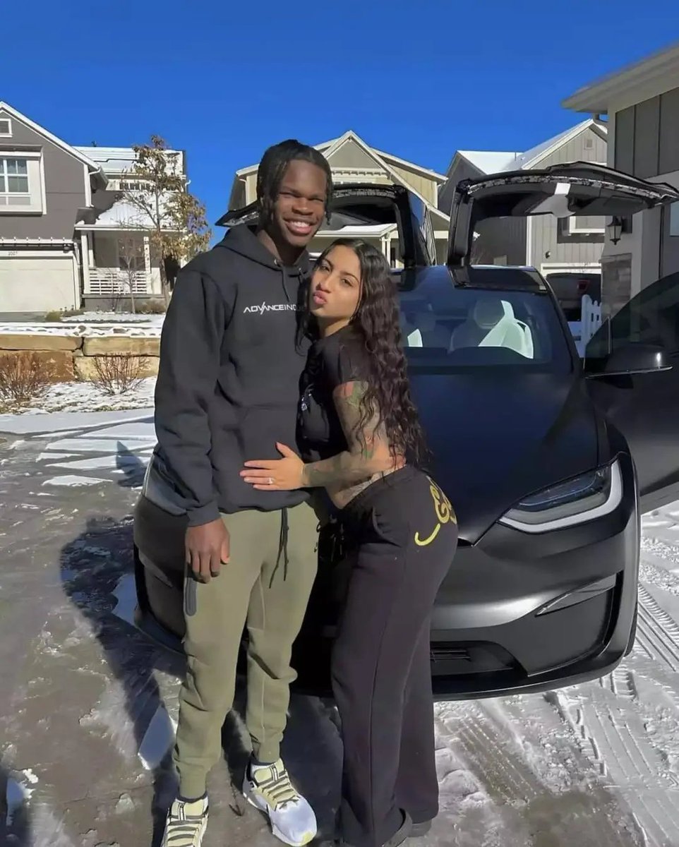 Travis Hunter keeps up that failed strategy of dealing with the demographic, covered in tattoos and all 

This prove most #fba men are gynocentric cucks🤷🏿‍♂️